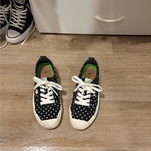 Women’s shoes vegan material by caruma